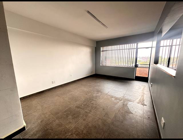 79M² OFFICE TO LET IN GREENSIDE